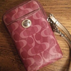 Coach wristlet pink